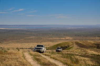 Tepeye sürüş off-road arabalar