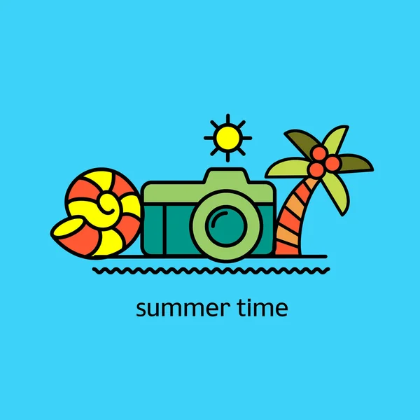 夏天。矢量标志。相机， 海， 贝壳， 棕榈树， 太阳.线性矢量 — 图库矢量图片