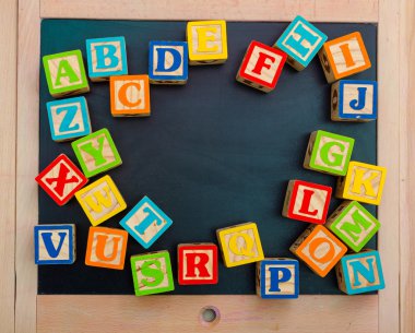 ahşap alfabe blokları