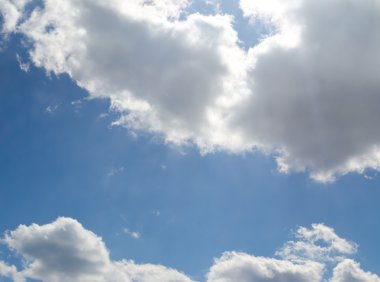 Bulutlu mavi gökyüzü