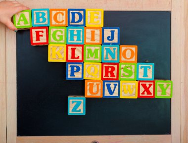 ahşap alfabe blokları