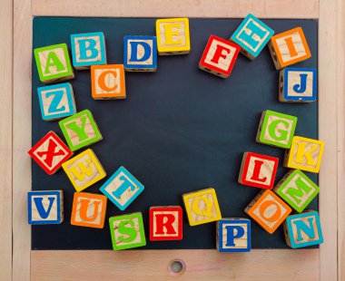 ahşap alfabe blokları