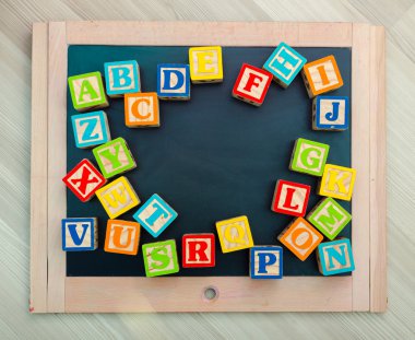 ahşap alfabe blokları