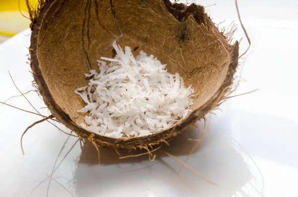 Свежетёртый кокос — стоковое фото