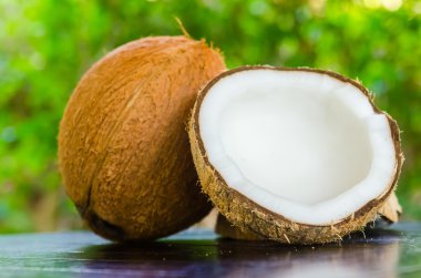 Olgun ve açık hindistancevizi