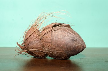 Hindistan cevizi ve onun kabuğundan