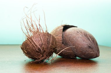 Hindistan cevizi ve onun kabuğundan