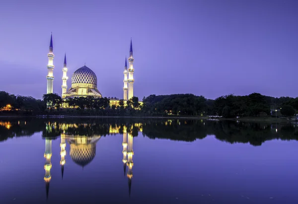 Shah Alam Mosque after sunset — Stock Photo, Image