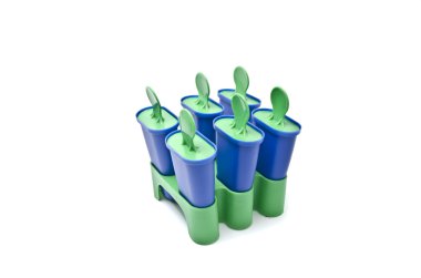 Beyaz arka plan yan görünüm ev yapımı dondurma çanak izole