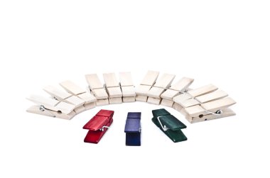 Görüntü kavramı liderlik odak yeşil, kırmızı ve mavi elbise klibin önünde