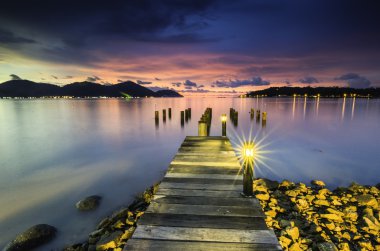 Ahşap ve eski köprü günbatımı