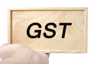 İş ve Finans kavramı. word ile düz ahşap tutan el gst
