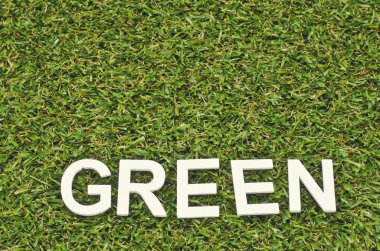 Görüntü kavramı kelime yeşil ahşap suni çim üzerine yapılmış