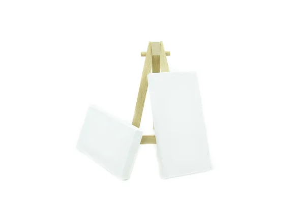 Zwei Makro-Ansicht Leinwand-Rahmen auf dem Boden mit Holzständer isoliert weißen Hintergrund — Stockfoto