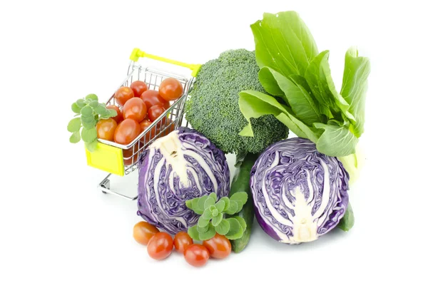 Imagen recortada de colorido surtido de verduras frescas crudas y frutas — Foto de Stock