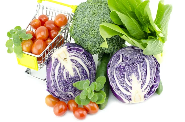 Imagen recortada de colorido surtido de verduras frescas crudas y frutas — Foto de Stock