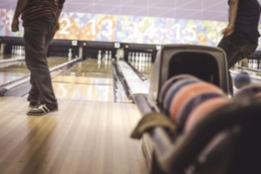bulanık erkek bacak görüntü bowling topu makine ile