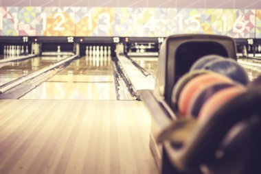 bowling topu makine üzerinde bulanık görüntü. bulanıklık ve retro görünüm