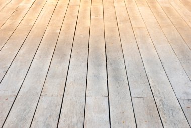 Arka planda ahşap doku ve güneş ışığı