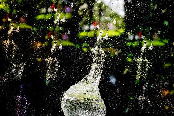 Water splash with black background — Stock Photo, Image