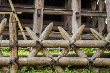 Kapalı yukarıya-in Japonya Tapınağı'nda bambu çit