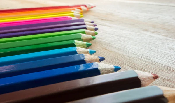 Χρωματιστό μολύβι για το χάρτινο κουτί — Φωτογραφία Αρχείου