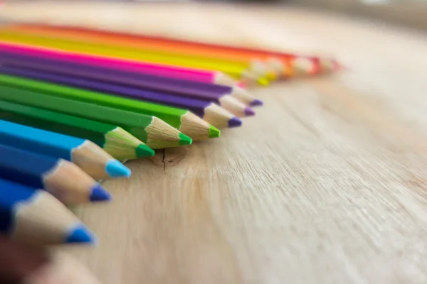 Kolorowym ołówkiem na polu papieru — Zdjęcie stockowe
