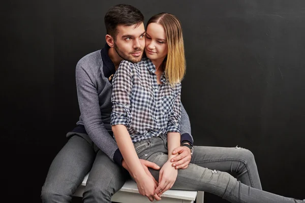 Man embraces his girlfriend — Stock Photo, Image