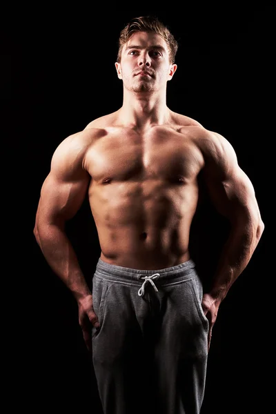 Sexy muscolare fitness uomo — Foto Stock