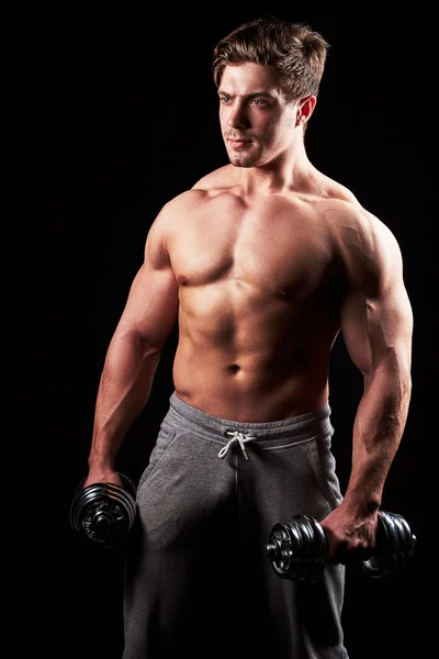 Sexy muskulöse Fitness-Mann — Stockfoto