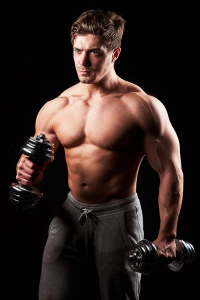Sexy muskulöse Fitness-Mann — Stockfoto