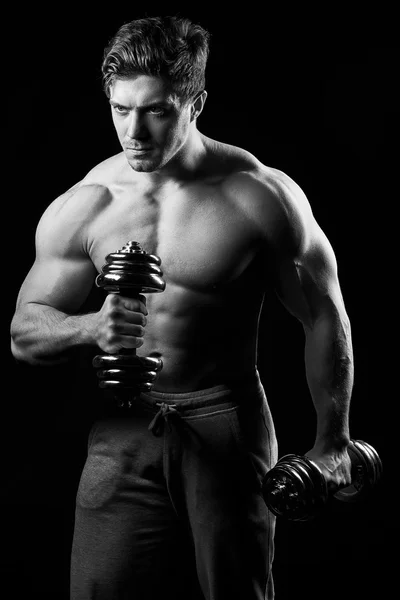 セクシーな筋肉フィットネス男。黒と白のイメージ. — ストック写真