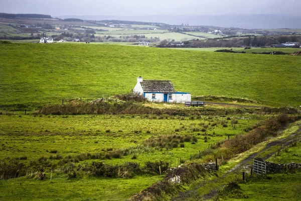 Живописный Вид Заброшенный Дом Сельской Местности Ирландия — стоковое фото
