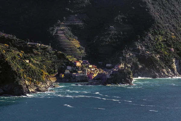 Vista Aérea Vernazza Pueblo Italiano Mar Mediterráneo Contra Acantilado Parque — Foto de Stock