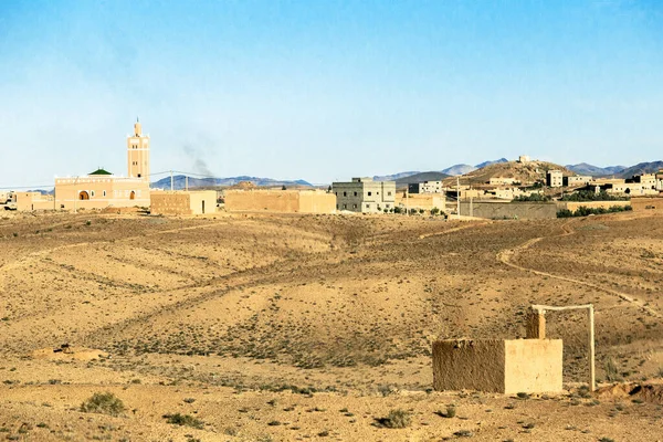 Landscape Remote Berber Village Ruins Mosque Sahara Desert Morocco — Stock Photo, Image