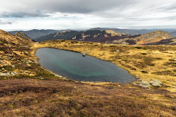 Scénický Pohled Italské Jezero Bicchiere Proti Zatažené Obloze Během Podzimu — Stock fotografie