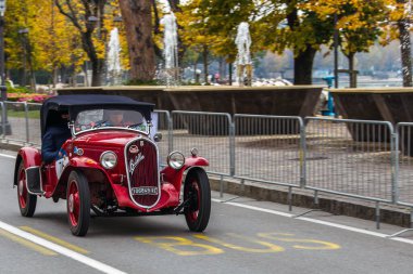 DESENZANO DEL GARDA, BRESCIA, İTALYA - 4 EKİM 2020: FIAT 508 S BALILLA SPORT COPPA ORO (1934) Mille Miglia 2020, ünlü ve klasik İtalyan tarihi yarışı