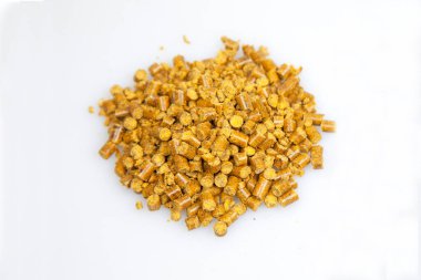 Pelleized Corn Gluten Meal çimenlerde ot tohumlarının filizlenmesini önlemek için doğal çim bakımında kullanılıyor.