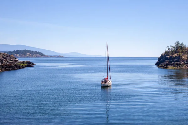 Sailboat Anchored Moored Small Cove Southern End Thormanby Island Sunshine — Stock Photo, Image