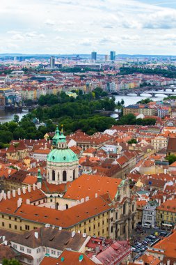 Dan yukarıda Prag St Nicholas Kilisesi üzerinde göster