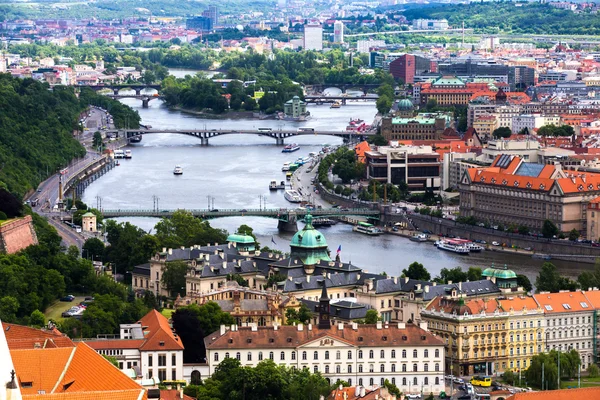 Allgemeine Ansicht der Prager Brücken, Moldau — Stockfoto