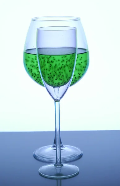 Two glasses of juice kiwi — Stock Photo, Image