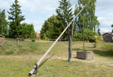 Tarihi iyi ve su Poland.Horizontal görünümünde vinç