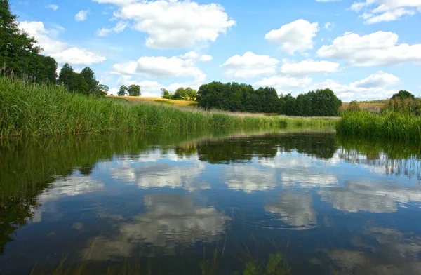 Polonia.Río Brda en verano.Vista horizontal — Foto de Stock