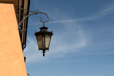 Poland.An eski lamba Varşova eski şehir. Dikey görünüm.