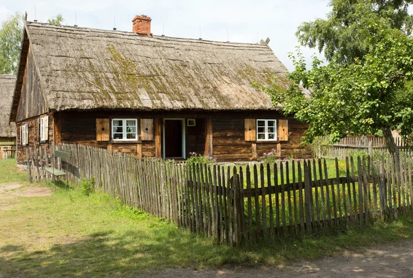 Polen. Het historische cottage dorp van de 19e eeuw. Horizon — Stockfoto
