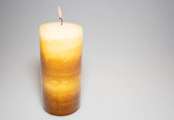 一个脂肪燃烧蜡烛在孤立的白色 — 图库照片