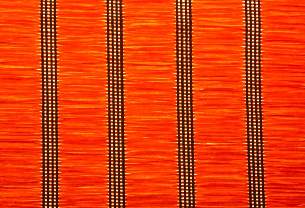 Kırmızı Naturel mat doku dikey desenlerle.