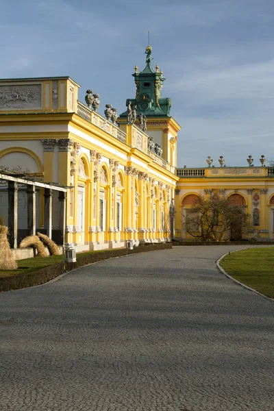 Польща, Варшава, Вілянові в грудні 2015.View ліве крило — стокове фото