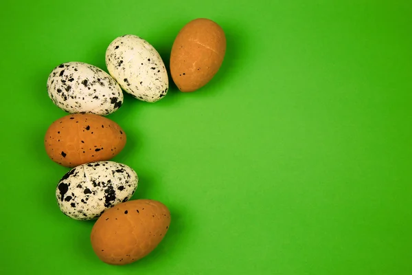 6 卵分離緑のイースター装飾 — ストック写真